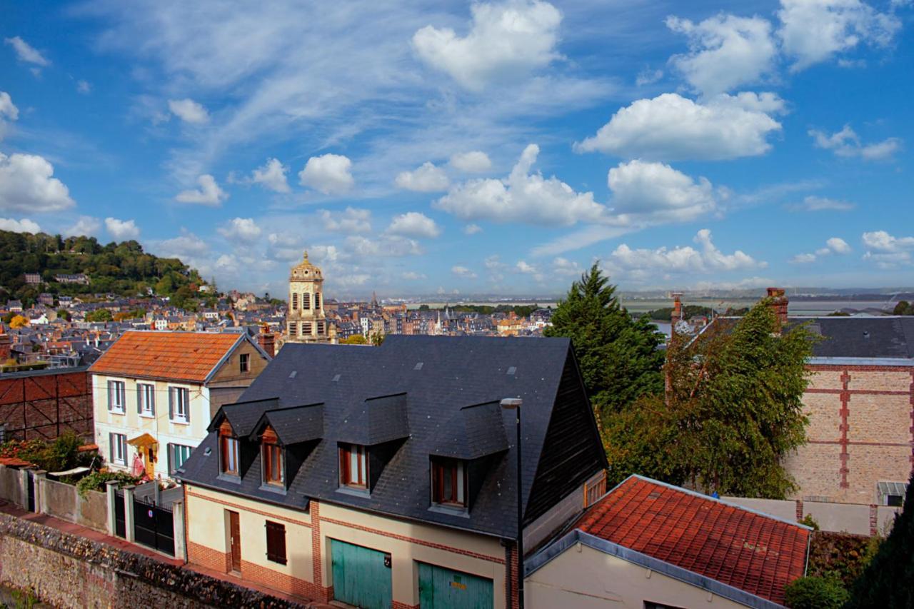 le chat perché Honfleur Esterno foto